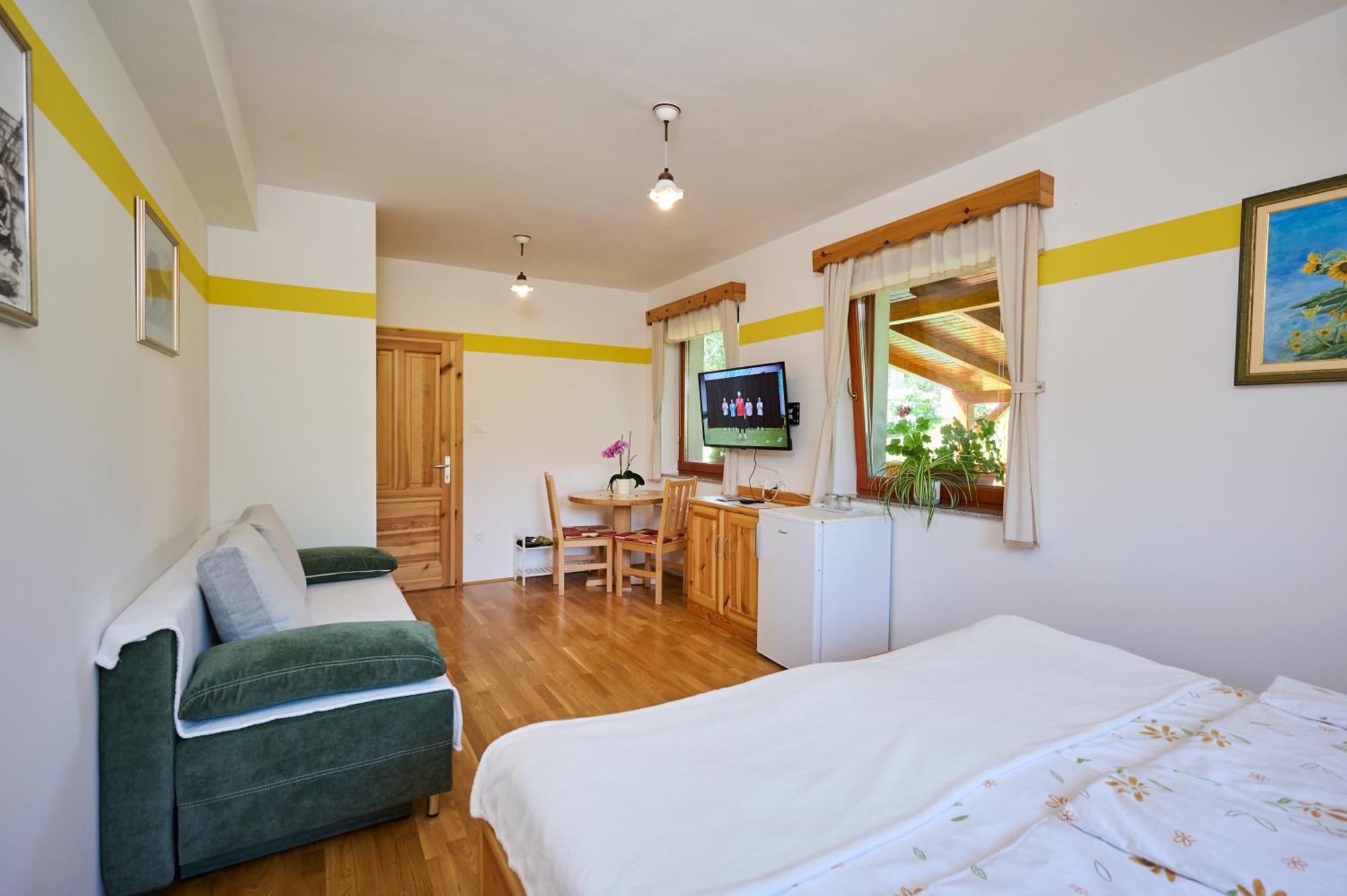 Apartments Organic Tourist Farm Gradisnik Prevalje Exterior foto