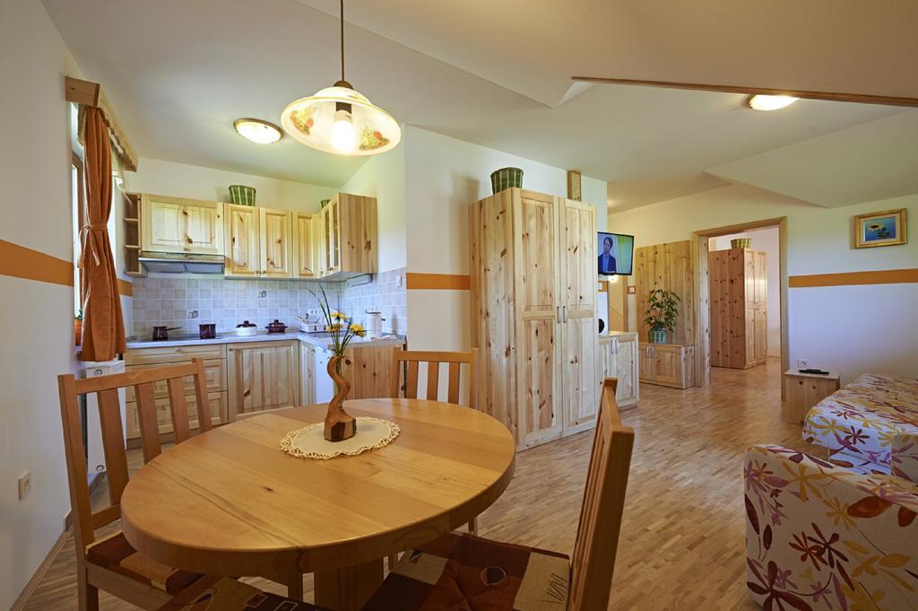 Apartments Organic Tourist Farm Gradisnik Prevalje Exterior foto